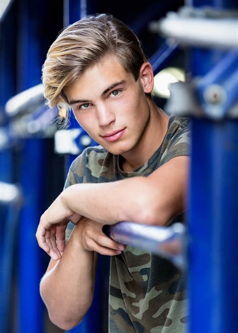 Male Model Portfolio & Comp Card Photos – Headshots NYC