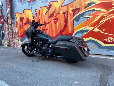 2019 Harley-Davidson Street Glide Special is a matte-black throwback - CNET