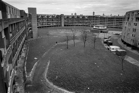 Fascinating photos capture characters from Hulme three decades ago - Manchester Evening News