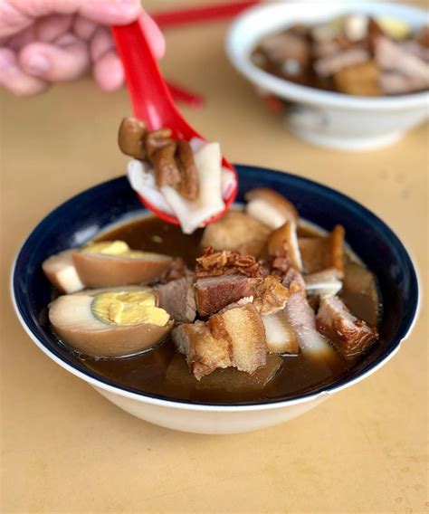 9 Kuching Food That Are Must-Tries, Including Belacan Bee Hoon