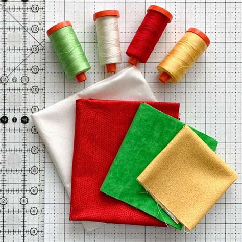 DIY Christmas Banner Tutorial - The Seasoned Homemaker®