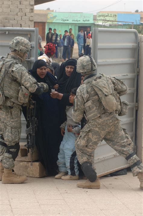 U.S. Army Soldiers from 2nd Battalion, 5th Cavalry Regiment, 1ST ...