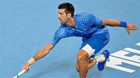 Open d'Australie 2023 - Simple messieurs - Novak Djokovic sur sa cuisse ...