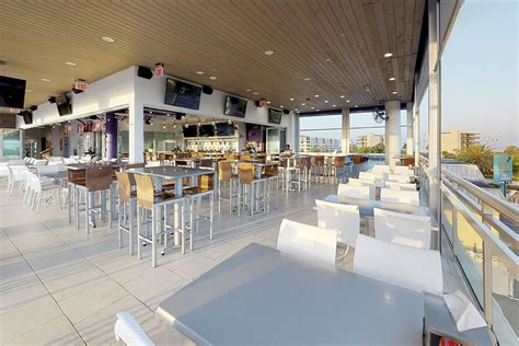 Frozen Drinks, Great Food & Live Music - Daiquiri Deck FL