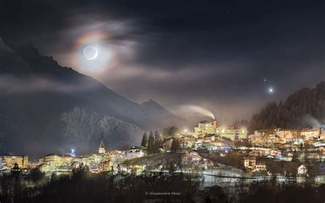 APOD: 2021 January 19 - A Lunar Corona with Jupiter and Saturn