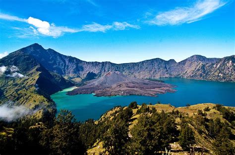 Alamat dan Biaya Pendakian Gunung Rinjani Lombok, Pesona Keindahan Alam Indonesia | Hiking tours ...