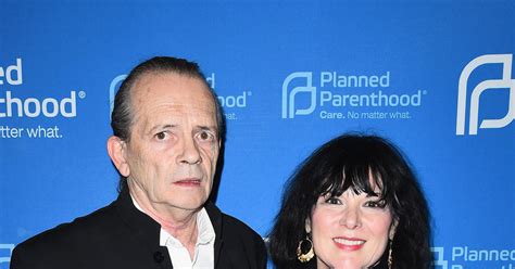 Heart singer Ann Wilson’s husband sentenced in teen assault - CBS News