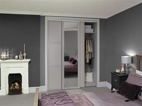 Sliding Wardrobe Doors Buying Guide | Howdens