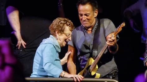 WATCH: Bruce Springsteen dances with his 90-year-old mother onstage