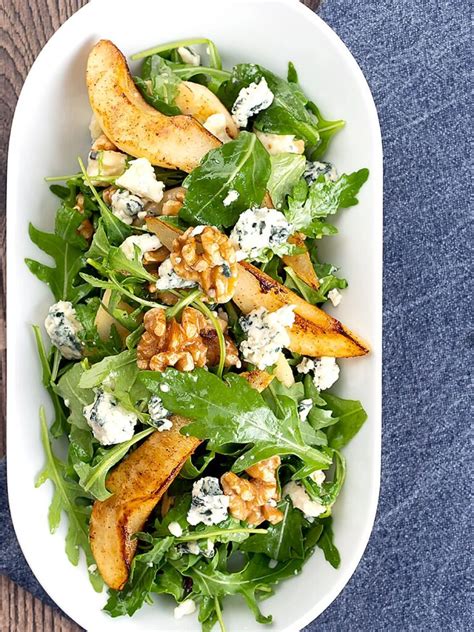 Pear and Blue Cheese Salad With Walnuts & Rocket - Krumpli