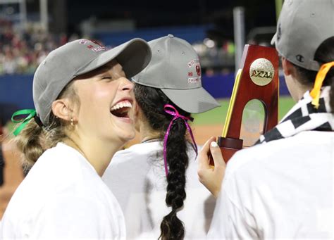 WATCH: Oklahoma Softball Celebrates WCWS Victory at Marita Hynes ...