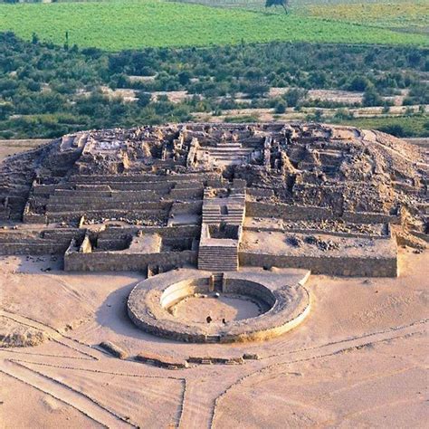 Caral, Arquitectura ejemplo de armonía con la naturaleza - Wazo Magazine | City, Peru, Pyramids