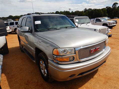 2005 GMC YUKON DENALI SUV - J.M. Wood Auction Company, Inc.