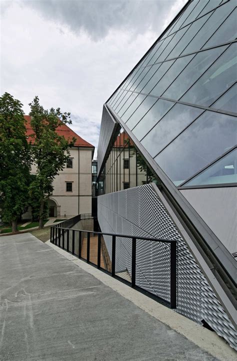 Linz Castle Addition / HoG Architektur - eVolo | Architecture Magazine