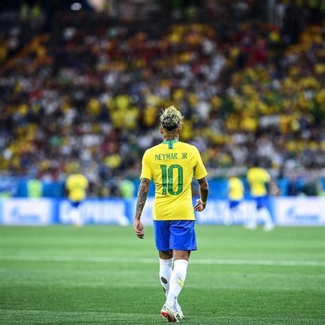 Neymar pede bençãos e proteção no dia do embate contra a Costa Rica | Celebridades | Vogue