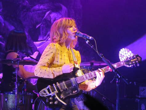 Sleater-Kinney's Carrie Brownstein Rocks her Polara | Guild Guitars