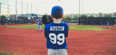 Guide to Buying Kids Baseball Gear - 3N2 Blog