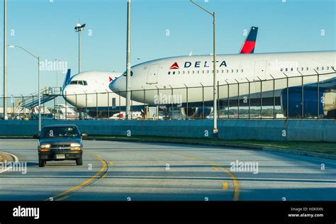 Delta headquarters atlanta hi-res stock photography and images - Alamy