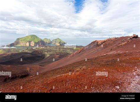 Eldfell volcano 1973 hi-res stock photography and images - Alamy