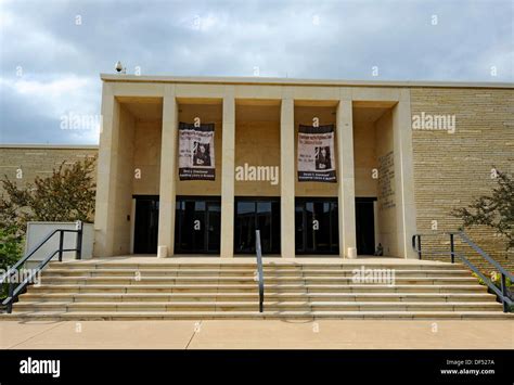 Eisenhower presidential museum hi-res stock photography and images - Alamy