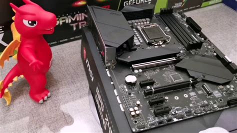 MSI MPG Z490 GAMING PLUS UNBOXING - YouTube