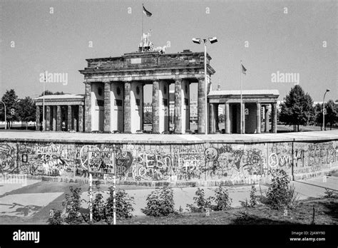 The Brandenburg Gate, Berlin in 1989 Stock Photo - Alamy