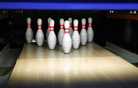 How Are Bowling Pins Set Up? - IndoorGameBunker