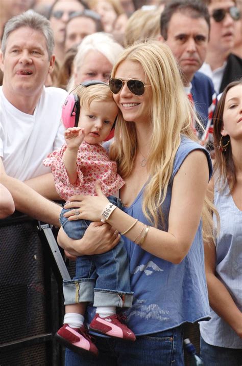 Gwyneth Paltrow’s Family: Photos Of The Actress’ Children – Hollywood Life