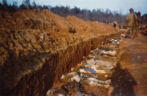 Mass grave at Nordhausen | The Holocaust Encyclopedia