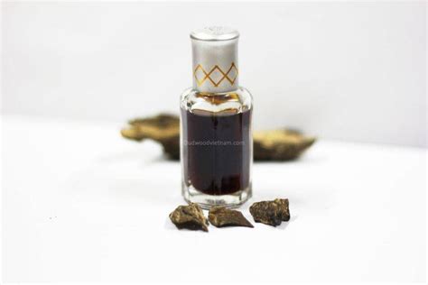 Oud oil - Oudh Oil - Agarwood Oil - OUD WOOD AGARWOOD KINAM