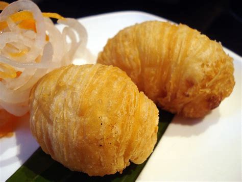 Crispy turnip puff (?????) at Shanghai Blues,