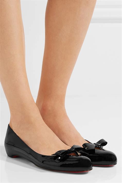 Christian Louboutin Vinodo Bow-embellished Patent-leather Ballet Flats in Black - Lyst