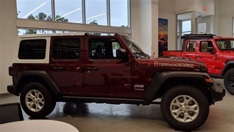 The 2021 Jeep® Wrangler Islander Surfs Into Dealer Showrooms ...