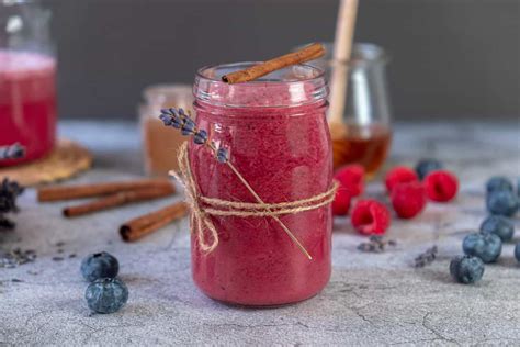 Berry Banana Psyllium Husk Smoothie - I Live for Greens