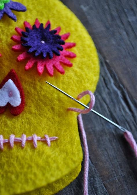 Artelexia: Day of the Dead DIY #21: Embroidered Felt Sugar Skull | Day ...