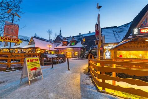 Famous Krupowki street in Zakopane at winter time – Stock Editorial ...