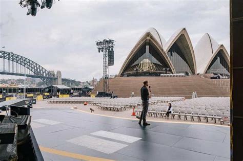 Prince Harry practises Invictus Games opening ceremony speech in front ...