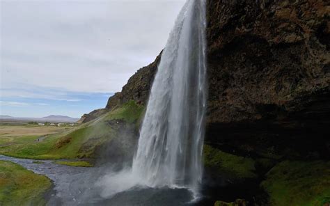 #379 - Experience The Summer Solstice In Iceland - Selina Man Karlsson