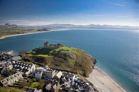 Criccieth Photo © Crown copyright (2012) Visit Wales | Flickr