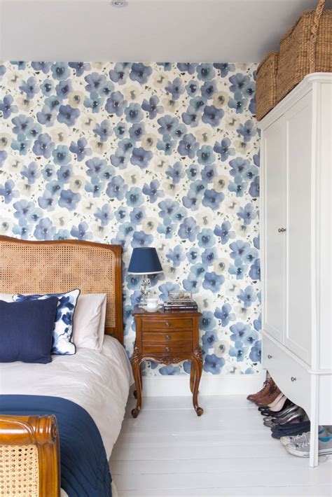 15 Inspiring Wallpapered Bedrooms