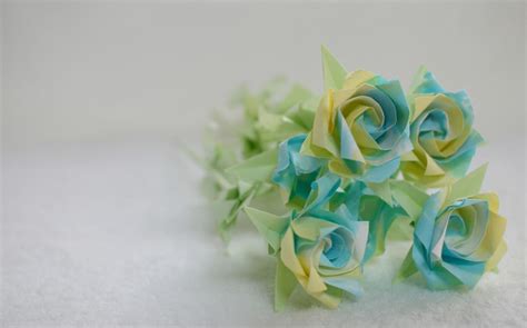 5 Incredible Origami Rose Tutorials | All About Japan