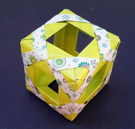 Decorative Cube | Paper: 7.5cm x 5cm DC Modules: 12 edge mod… | Flickr