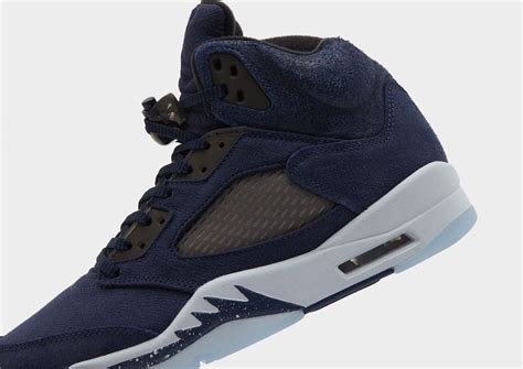 FIRST LOOKS AT THE AIR JORDAN 5 MIDNIGHT NAVY