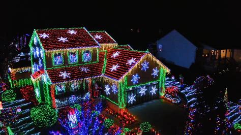 Koors Family Creates a Painting in Lights - The Great Christmas Light Fight - YouTube