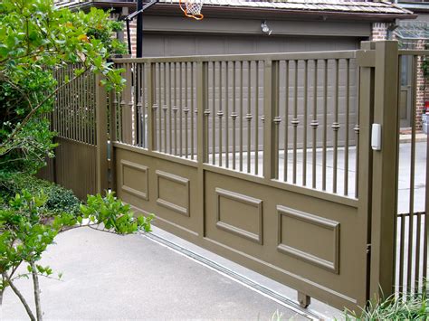 Sliding Metal Gate Design