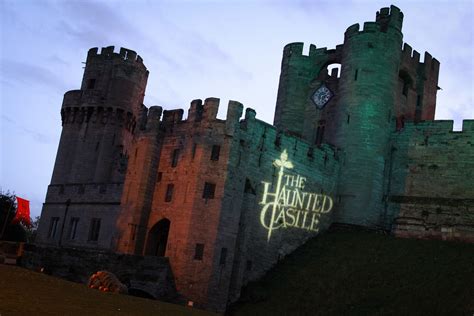 Warwick Castle - The Haunted Castle Halloween - Mummy & Moose