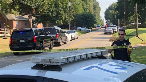 Memphis shooting: Two deputies injured, suspect killed