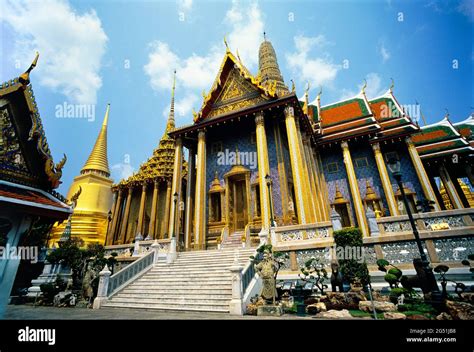 Temple entrance in Grand Palace complex, Bangkok, Thailand Stock Photo - Alamy