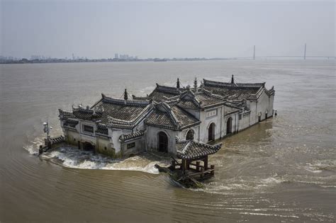 China Opens Dam Floodgates, 200,000 People Affected