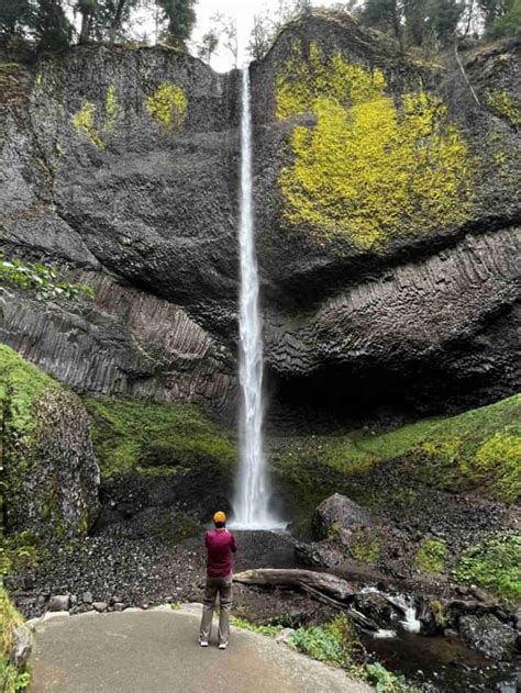 9 Gorgeous Waterfalls in Oregon's Waterfall Corridor - Miles with McConkey